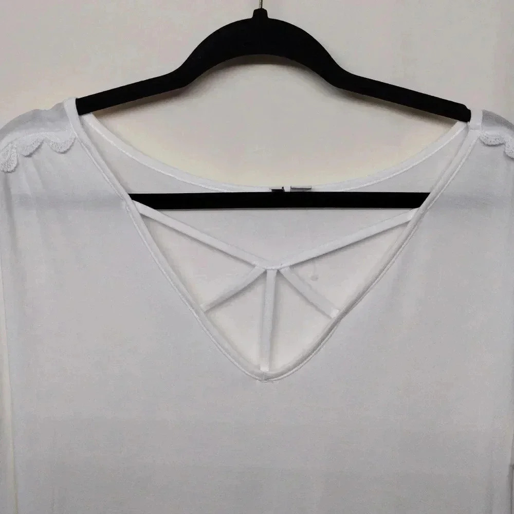Cato White T-shirt - Picture 3 of 10